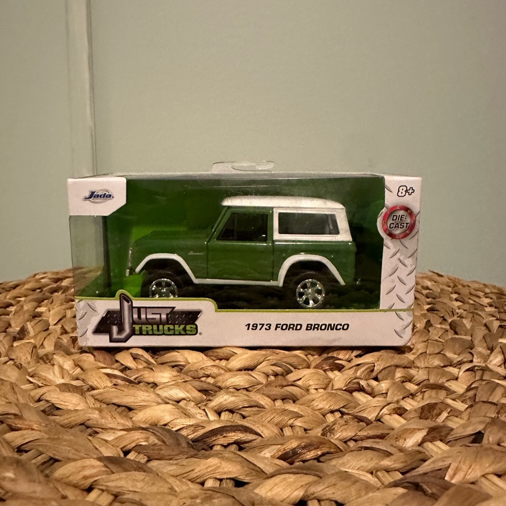 JADA 1973 Ford Bronco 🟩 GREEN 🟩 Just Trucks 1:32 💥NEW 2021💥 - Picture 3 of 9